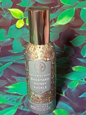 (2 for $15) Backyard Honey Suckle Concentrated Room Spray